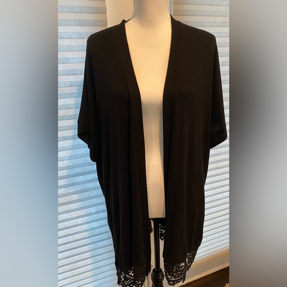Bobeau Black Open-Front Cardigan with Lace Trim